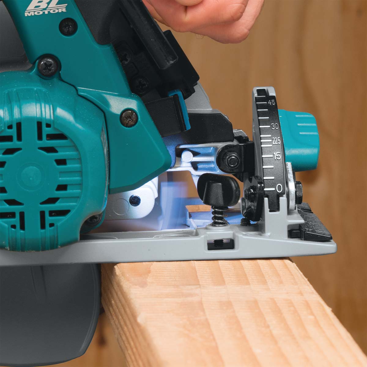 Makita DHS680Z 18V Lithium-Ion Mobile Cordless Brushless 165mm Circular Saw - Tool Only - Image 2