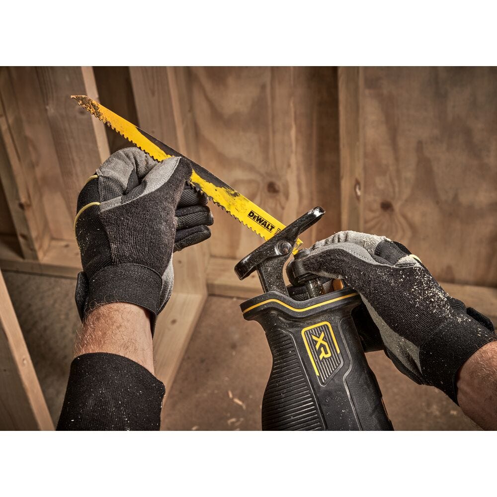 DeWALT DCS382N-XJ 18V XR Lithium-Ion Brushless Inline