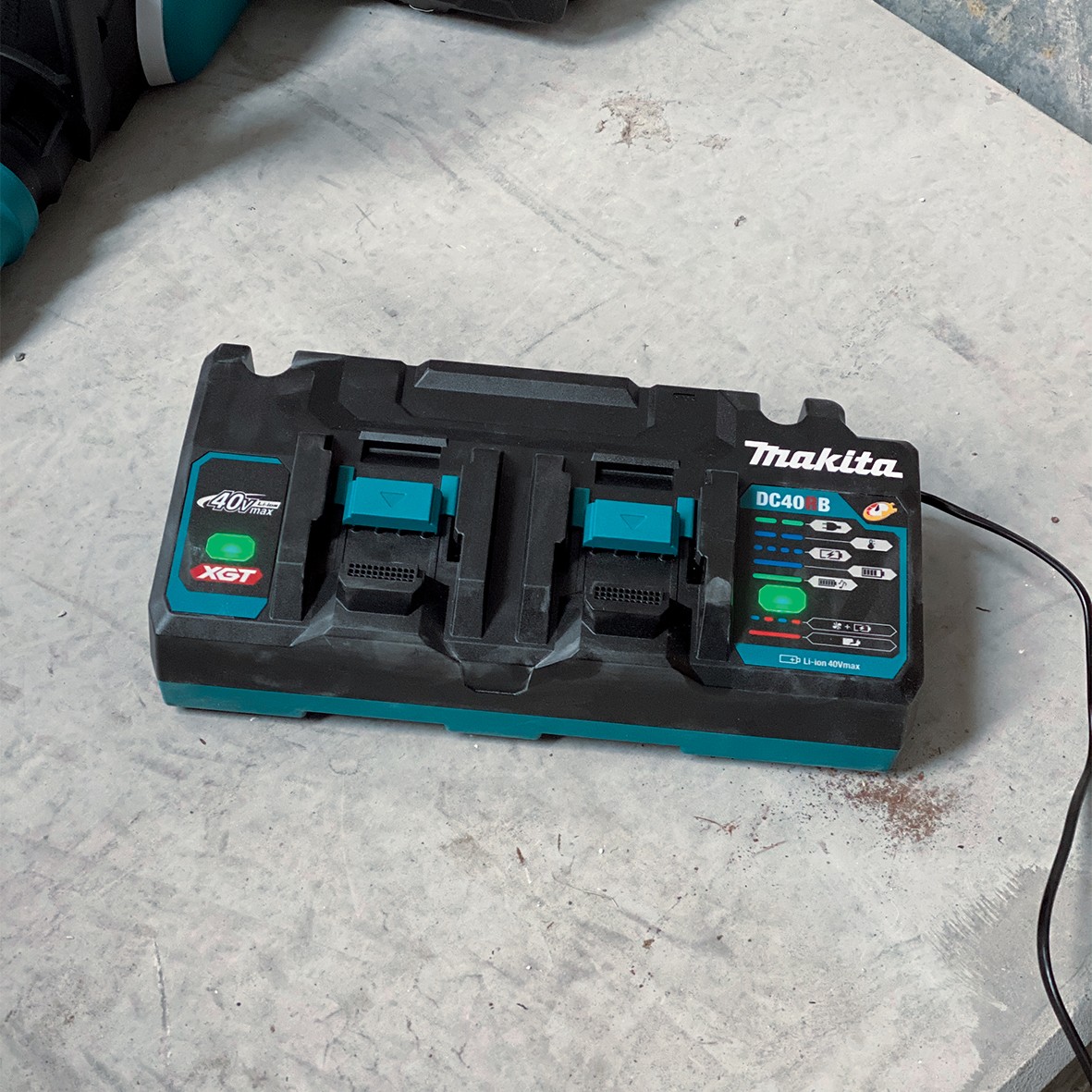 Makita DC40RB 40V MAX XGT Dual Port Lithium-Ion Rapid Fast Battery Charger 191N15-3 - Image 5