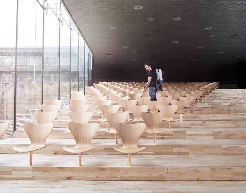 Nilfisk GD5 Battery Commercial Backpack Efficient Cleaning Vacuum Cleaner 41600840 - Image 9