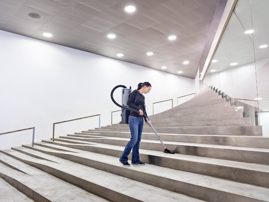 Nilfisk GD5 Battery Commercial Backpack Efficient Cleaning Vacuum Cleaner 41600840 - Image 8