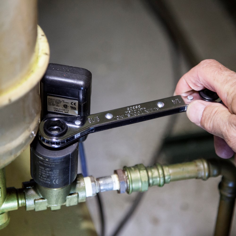 KLEIN Tools A-68310 5-1/2″ Ratcheting Refrigeration Spanner Wrench - Image 3