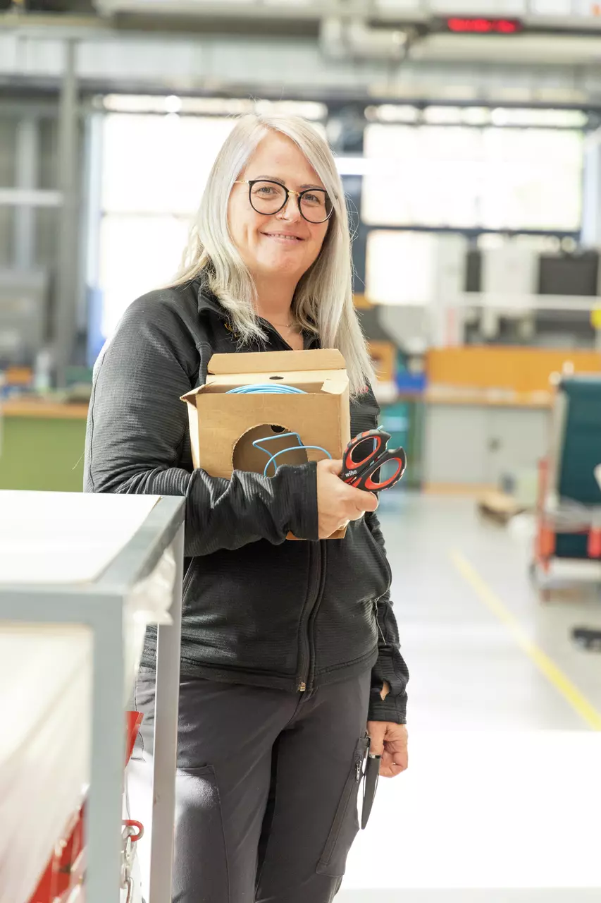 Wiha 41923 Electrician’s / Craftsman’s Cutters with Crimp Function – Made in Germany - Image 2